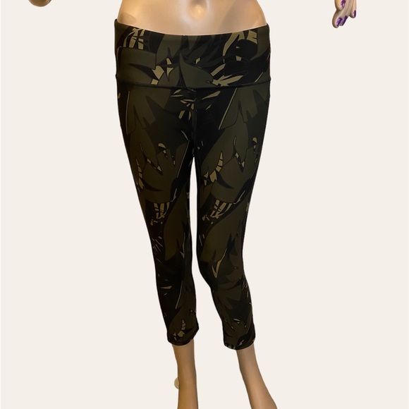 Marika Sport Palm Printed Capri Athletic Active Leggings Olive Size Medium EUC - Picture 2 of 8